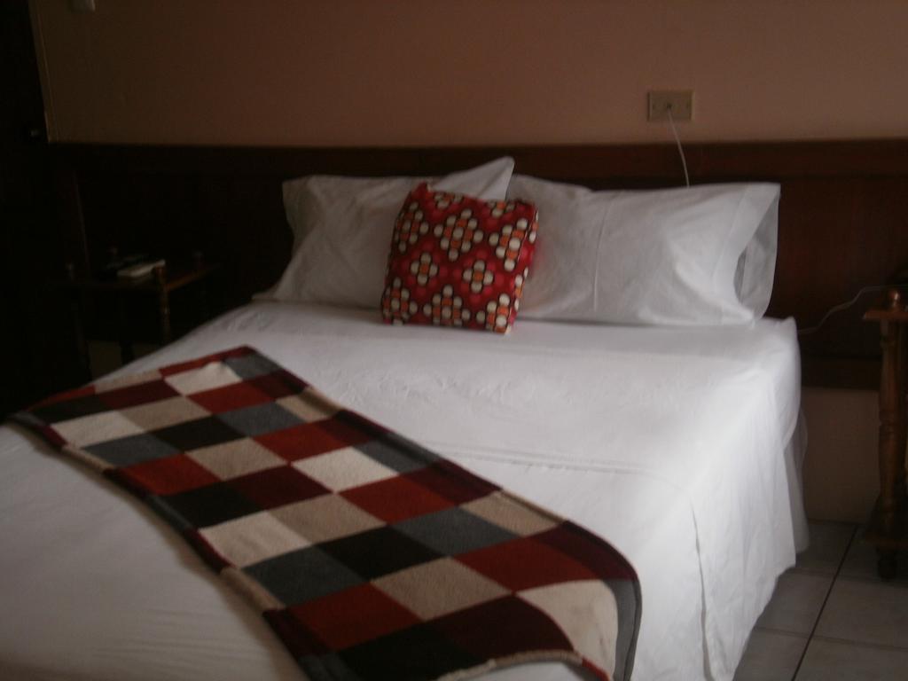 Monique'S Guest House Maraval 部屋 写真