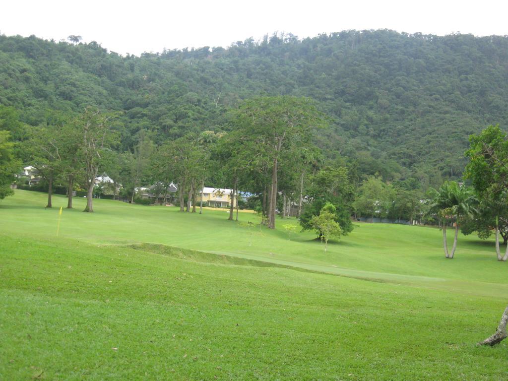 Monique'S Guest House Maraval エクステリア 写真