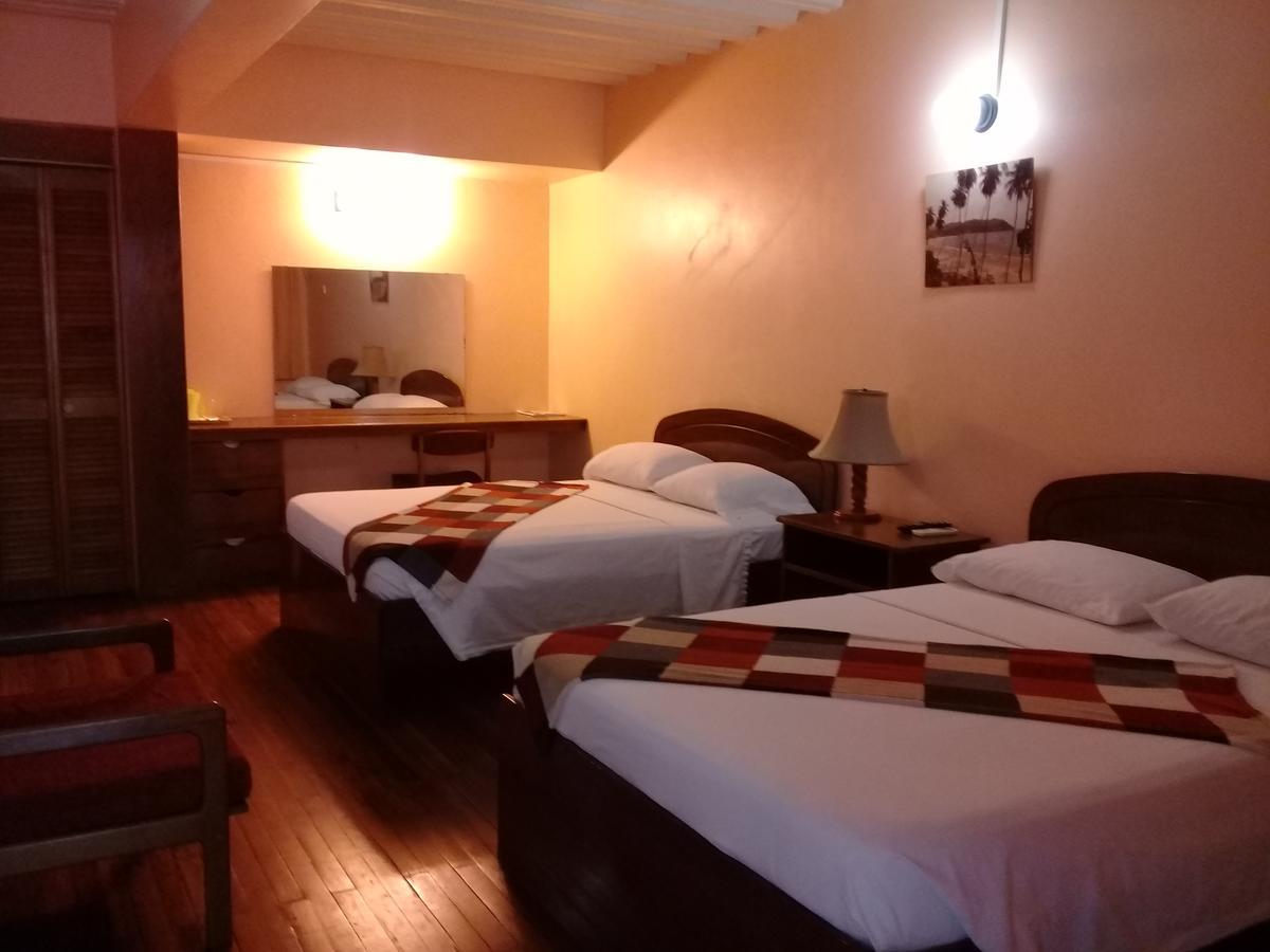 Monique'S Guest House Maraval エクステリア 写真